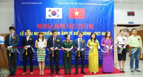 East Sea photo exhibition held in South Korea - ảnh 1